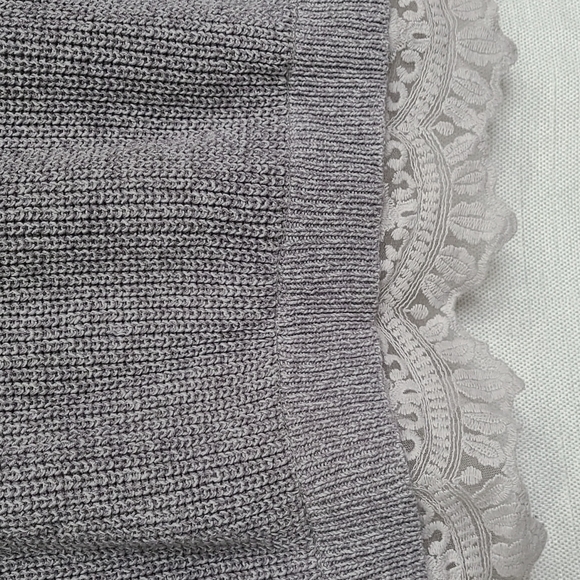 Pins & Needles Sweater Long Sleeve Scoop Neck Knit Gray Lace Hemline Size Small - Picture 5 of 11